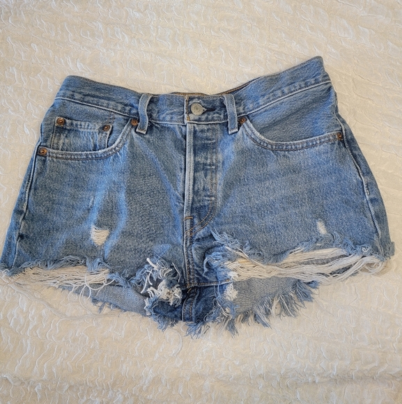 Levi’s 501 High Rise Raw Hem Cut Off Mom Jean Shorts Size 26 - Picture 2 of 6